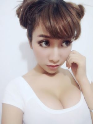 女教师自己扒开荫道口任你看_迅雷极速版下载